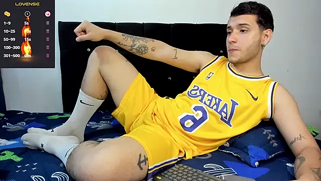 Snapshot of Noha_white chatting on 03.17.25 Noha white online show from 03.17.25