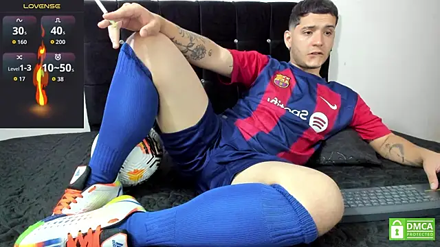 Snapshot of Noha_white chatting on 10.13.25 Noha white online show from 10.13.25