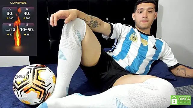 Snapshot of Noha_white chatting on 11.14.25 Noha white online show from 11.14.25