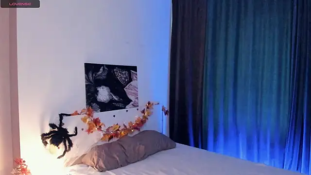 Snapshot of RenetTolken chatting on 10.31.25 RenetTolken online show from 10.31.25