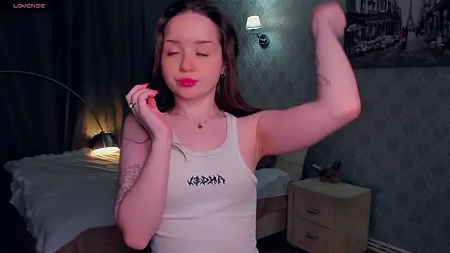 Snapshot of RenetTolken chatting on 11.30.25 RenetTolken online show from 11.30.25