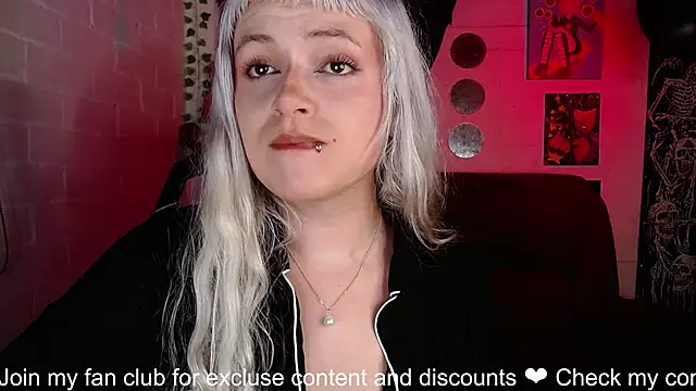 Snapshot of NEXT_DOOR_GIRL_ chatting on 01.10.25 NEXT DOOR GIRL online show from 01.10.25