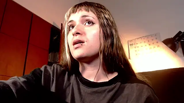 Snapshot of NEXT_DOOR_GIRL_ chatting on 10.27.25 NEXT DOOR GIRL online show from 10.27.25