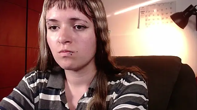 Snapshot of NEXT_DOOR_GIRL_ chatting on 11.04.25 NEXT DOOR GIRL online show from 11.04.25