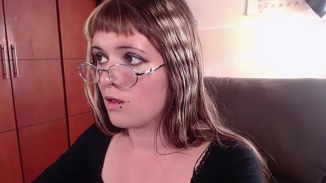 Snapshot of NEXT_DOOR_GIRL_ chatting on 11.08.25 NEXT DOOR GIRL online show from 11.08.25