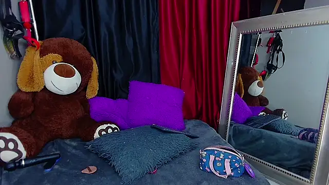 Snapshot of AvaLusty chatting on 03.09.25 AvaLusty online show from 03.09.25