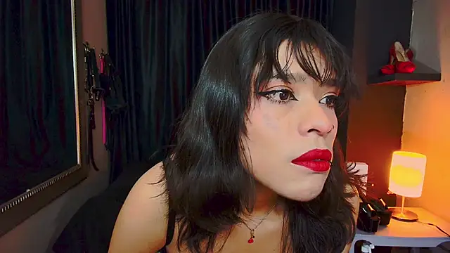 Snapshot of AvaLusty chatting on 11.26.25 AvaLusty online show from 11.26.25