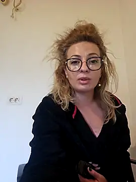 Snapshot of Selenna_emma chatting on 10.02.25 Selenna emma online show from 10.02.25