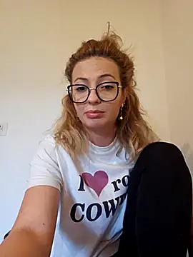 Snapshot of Selenna_emma chatting on 10.16.25 Selenna emma online show from 10.16.25