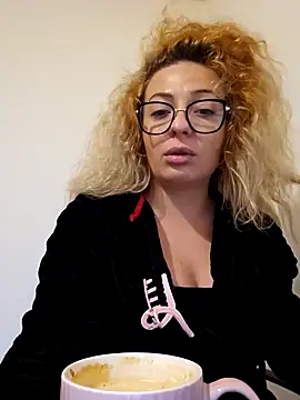 Snapshot of Selenna_emma chatting on 11.10.25 Selenna emma online show from 11.10.25