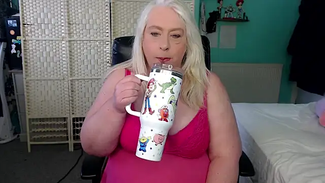 Snapshot of MatureVixen chatting on 03.09.25 MatureVixen online show from 03.09.25