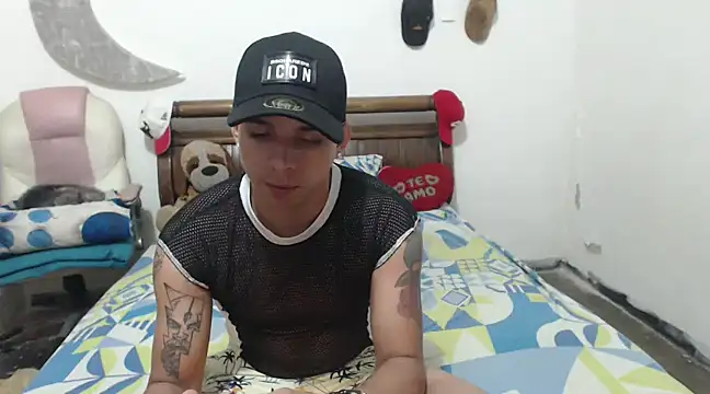 hot toy boy  online show from 02.28.25