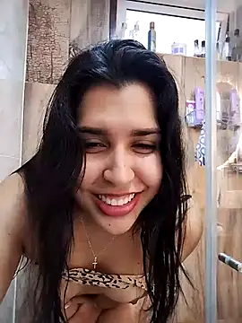 Snapshot of NiaSoler chatting on 03.04.25 NiaSoler online show from 03.04.25