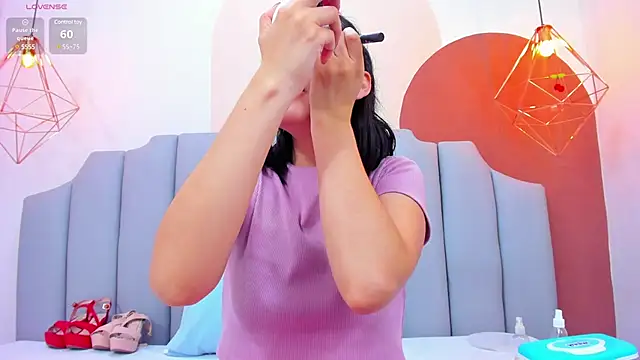 Snapshot of ThailyCherry chatting on 01.28.25 ThailyCherry online show from 01.28.25