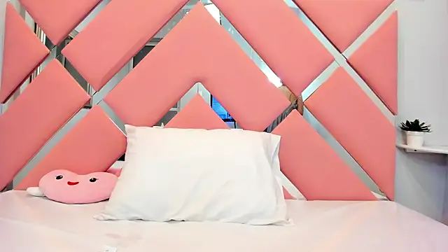 Snapshot of ThailyCherry chatting on 03.22.25 ThailyCherry online show from 03.22.25