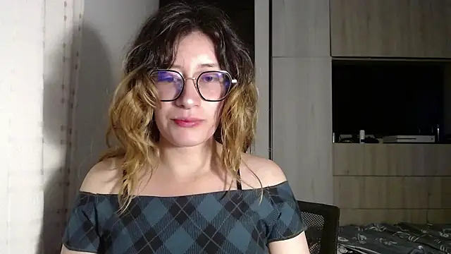 Snapshot of mariana124- chatting on 12.20.24 mariana124- online show from 12.20.24