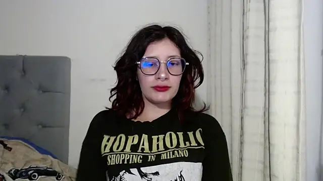 Snapshot of mariana124- chatting on 01.07.25 mariana124- online show from 01.07.25