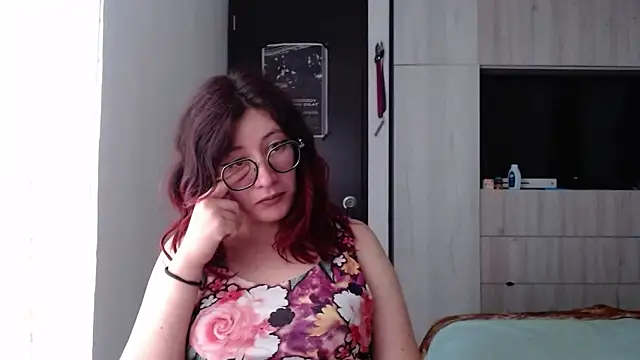 Snapshot of mariana124- chatting on 02.12.25 mariana124- online show from 02.12.25