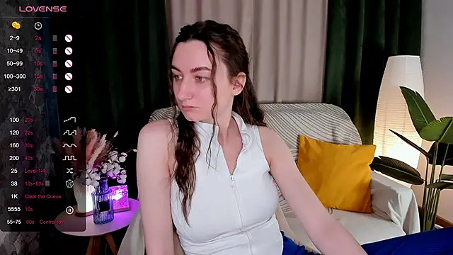 Snapshot of annacooleman chatting on 04.27.26 annacooleman online show from 04.27.26