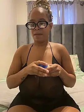 Snapshot of Saggy_areola95 chatting on 04.25.26 Saggy areola95 online show from 04.25.26