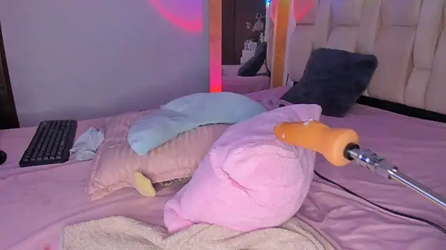 Snapshot of brendaruiz chatting on 02.11.25 brendaruiz online show from 02.11.25