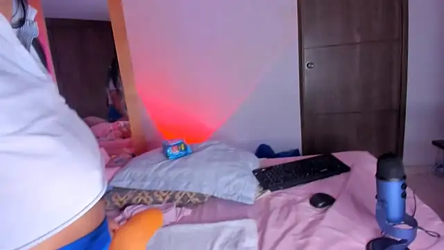 Snapshot of brendaruiz chatting on 02.26.25 brendaruiz online show from 02.26.25