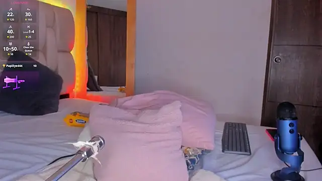 Snapshot of brendaruiz chatting on 10.01.25 brendaruiz online show from 10.01.25