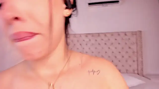 Maya Bluee online show from 02.03.26