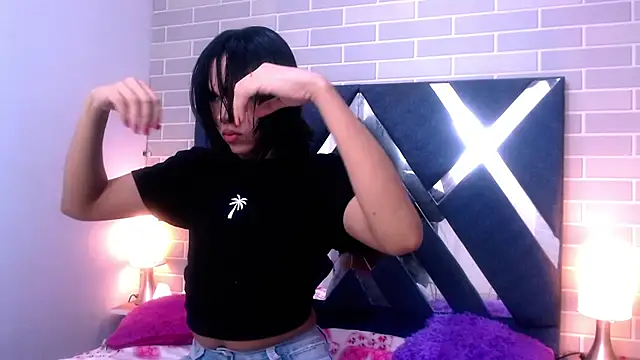 AndreaGil  online show from 02.14.25