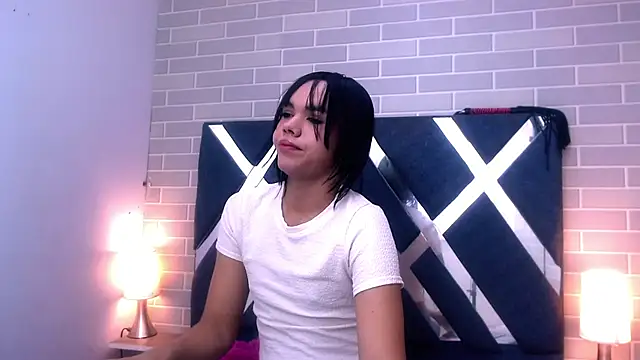 AndreaGil  online show from 02.15.25