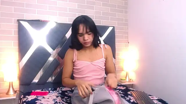 AndreaGil  online show from 02.25.25