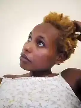 Snapshot of Candykitten chatting on 02.14.25 Candykitten online show from 02.14.25