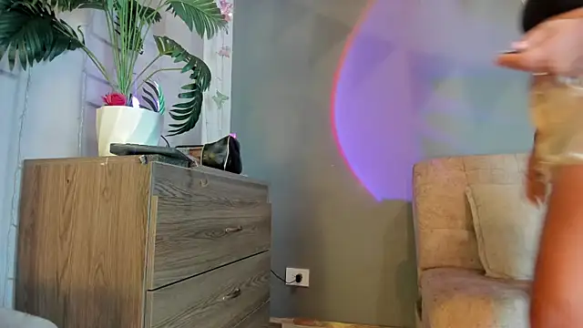 Snapshot of jade_brunnette chatting on 06.17.26 jade brunnette online show from 06.17.26