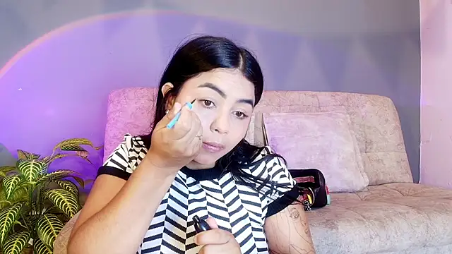 Snapshot of jade_brunnette chatting on 06.18.26 jade brunnette online show from 06.18.26