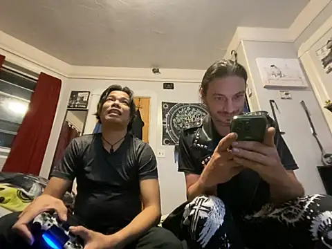 Snapshot of Roommatesgonewild chatting on 09.09.25 Roommatesgonewild online show from 09.09.25