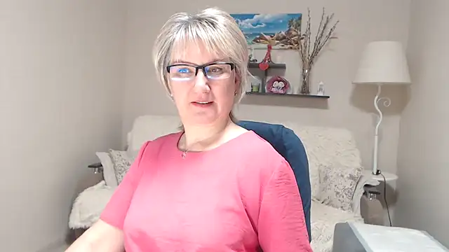 Snapshot of FleurMays chatting on 02.13.26 FleurMays online show from 02.13.26