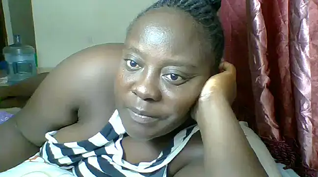 Snapshot of Hotwife8 chatting on 12.26.24 Hotwife8 online show from 12.26.24