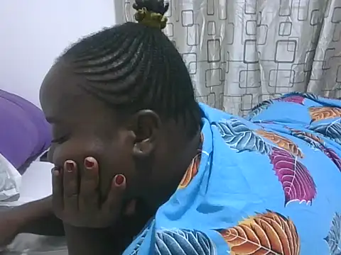 Snapshot of Hotwife8 chatting on 09.22.25 Hotwife8 online show from 09.22.25