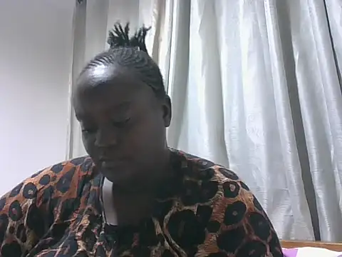 Snapshot of Hotwife8 chatting on 09.25.25 Hotwife8 online show from 09.25.25