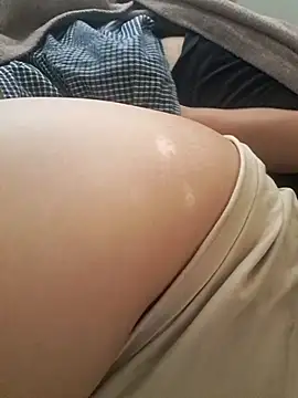 Snapshot of MakeMeCumAhh chatting on 10.17.25 MakeMeCumAhh online show from 10.17.25