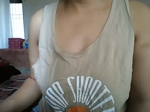 Snapshot of MakeMeCumAhh chatting on 10.24.25 MakeMeCumAhh online show from 10.24.25