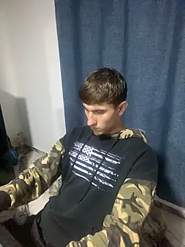 Snapshot of oliver_Lz chatting on 10.13.25 oliver Lz online show from 10.13.25