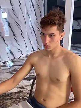 Snapshot of oliver_Lz chatting on 11.04.25 oliver Lz online show from 11.04.25