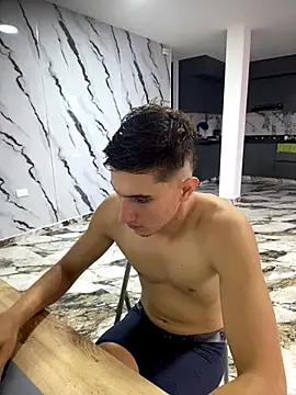 Snapshot of oliver_Lz chatting on 11.07.25 oliver Lz online show from 11.07.25