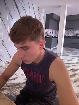 Snapshot of oliver_Lz chatting on 11.30.25 oliver Lz online show from 11.30.25