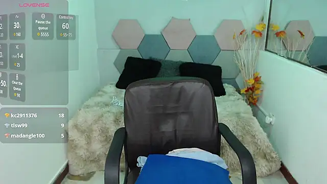 Snapshot of CharloteTaylor_ chatting on 02.15.25 CharloteTaylor online show from 02.15.25