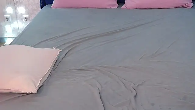 Snapshot of Evapeach_ chatting on 12.07.24 Evapeach online show from 12.07.24