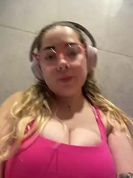 Snapshot of brooklynivy chatting on 05.31.26 brooklynivy online show from 05.31.26