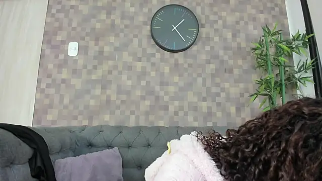 nataly velez online show from 11.16.25