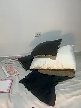 Snapshot of paula_perez09 chatting on 02.22.25 paula perez09 online show from 02.22.25